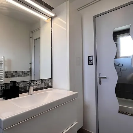 L'elegant - T3 Confort, Lumineux & Parking Prive Apartament *